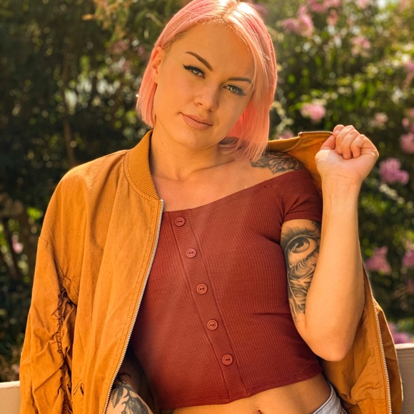 Meet your Posher, Emma - Picture 1 of 1